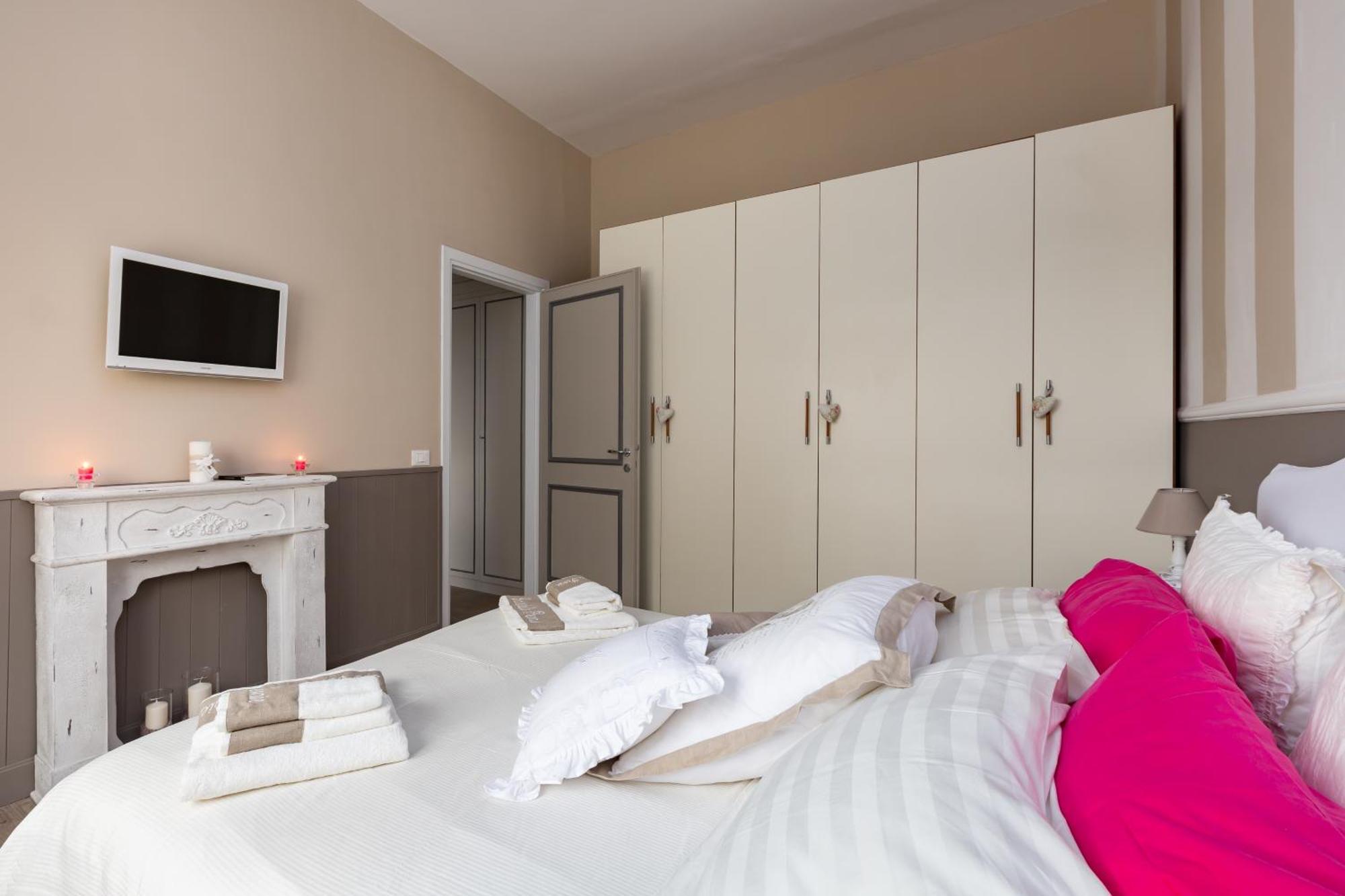 Peonies House Quiet Flat Overlooking Roma